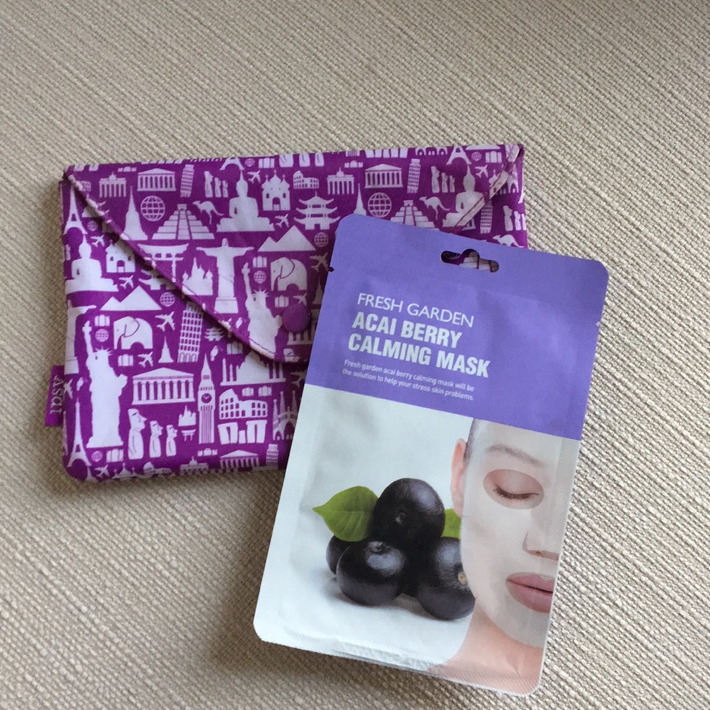 Ipsy snap makeup bag with face mask